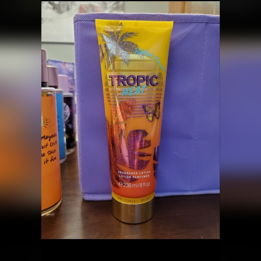 Victoria Secret Tropic Heat Fragrance Lotion NEW